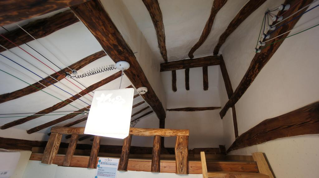 1928 Suimmaru Hanok Guesthouse Jeonju Oda fotoğraf