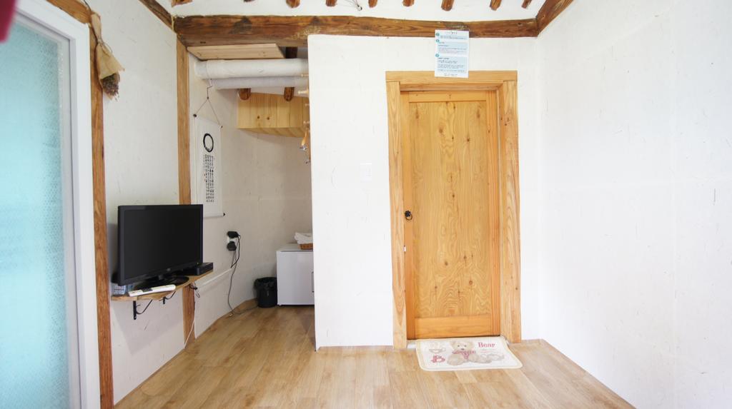 1928 Suimmaru Hanok Guesthouse Jeonju Oda fotoğraf
