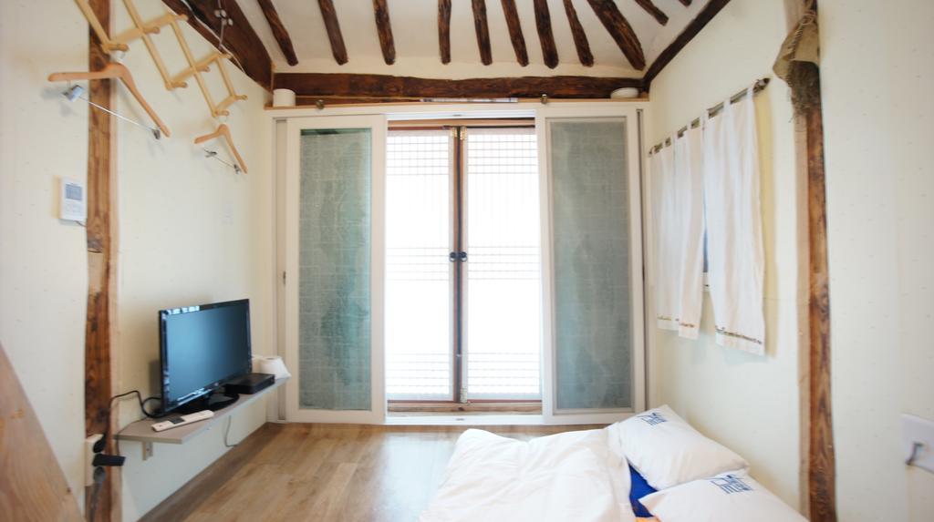 1928 Suimmaru Hanok Guesthouse Jeonju Oda fotoğraf